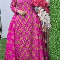 تعدادی لباس|لباس|دوگنبدان, |دیوار