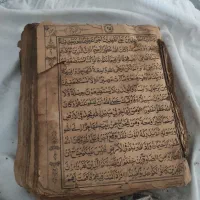 قرآن خطی قدیمی|کتاب و مجله مذهبی|مشهد, ایوان|دیوار