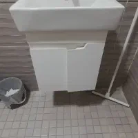 روشویی با شیر آب