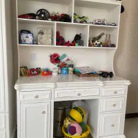 میز تحریر و کتابخانه
