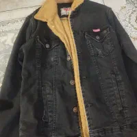 کاپشن و شلوار لی پسرانه