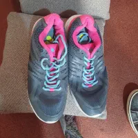 تعدادی کفش اسپورت درحدنواصلاپوشیده نشده'|کیف، کفش، کمربند|پردیس, فاز ۳|دیوار