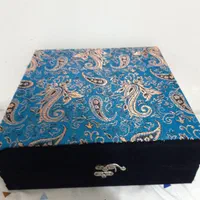 دوعدد جام مس کاری شده در جعبه فوق شیک|صنایع دستی و سایر لوازم تزئینی|تهران, جنتآباد شمالی|دیوار