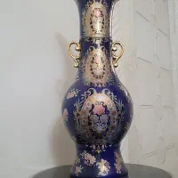 گلدان سورمه ای و گل مرغی