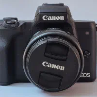 دوربین  m50 مناسب تولید محتوا با لنز و مانت ef