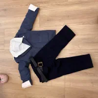 تعداد زیادی لباس دخترانه و پسرانه در حد نو