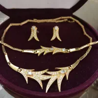 نیم ست طلایی . بدل رنگ ثابت