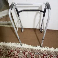 واکر چرخ دار