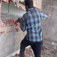 بنا مسلط به کلیه کارهای ساختمان تخریب وبازسازی