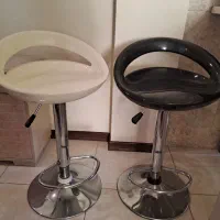 دو عدد صندلی ضامن دار سیاه سفید