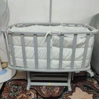 تخت کنار مادر