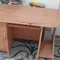 میز تحریر وکامپیوتر