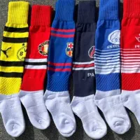 تعدادی جوراب ورزشی در رنگ های مختلف