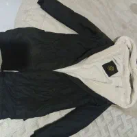 تعدادی لباس|لباس|فردیس, فردیس|دیوار