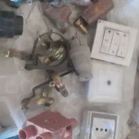 تعدادی وسایل خانه روشنایی وبرق واب بفروش می‌رسد