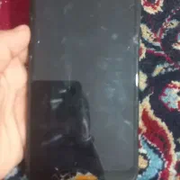 گوشی همه چیزش سالمه فقط چنتا خت وخش داره