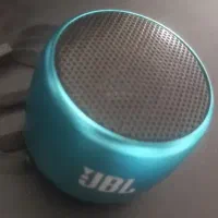 مینی اسپیکر بلوتوثی رمخور طرح JBL با شارژر اصلی