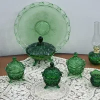 ظروف شیشه ای قدیمی