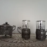 یک دست استکان با انگاره و قندان پیوتر