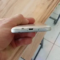 گوشی به فروش میرسد