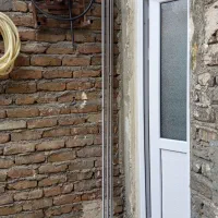 درب آلومینیومی و چوب پرده