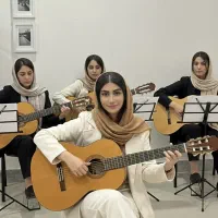 اموزش گیتار پاپ و کلاسیک (ویژه خانم ها،کودکان)