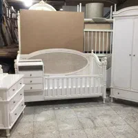 تخت کاناپه ای و کمد رنگی