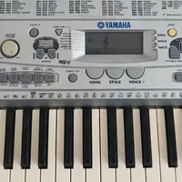 KEYBOARD YAMAHA PSR 275 تاچدار+ پایه ضربدری|پیانو، کیبورد، آکاردئون|کرمانشاه, |دیوار