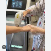 اپراتور لیزر خانم