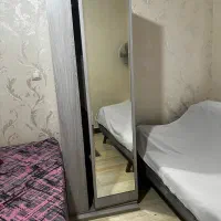 میز عسلی و کمد و آینه قدی