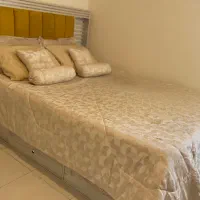 سرویس خواب و آیینه و کمد و کمد آرایشی و روتختی