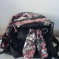 سه عدد کوله پشتی|کیف، کفش، کمربند|قم, قلعه کامکار|دیوار