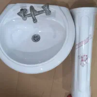 روشویی همراه با شیرآلات