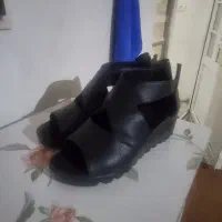 کفش نوهست زیرقیمت میدم