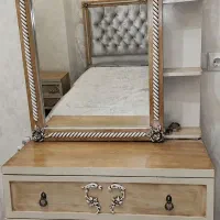 تخت و میز ارایش و پاتختی و صندلی سرویس خواب