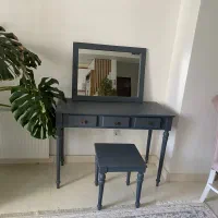 آینه کنسول و صندلی