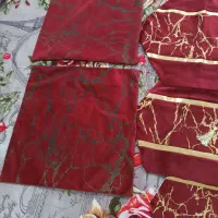 رومیزی مخمل زرشکی وکاور کوسن|پرده، رانر، رومیزی|تهران, الهیه|دیوار