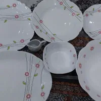 یک سرویس ظرف چینی .در حد نو