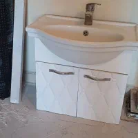 روشویی و درب اتاق خواب و درب ورودی