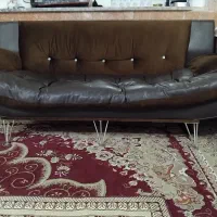 مبل7نفره همراه دوتا عسلی کوچک و یه عسلی بزرگ