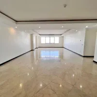 آپارتمان 200 متر .سه خواب .شهرک لاله