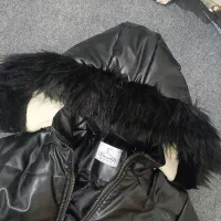 کاپشن طرح چرم