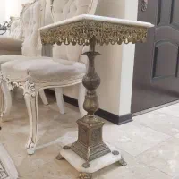 یکعدد میز برنجی سالم سالم