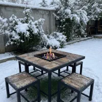 میز آتشدان‌دار و مبلمان مدرن فضای باز