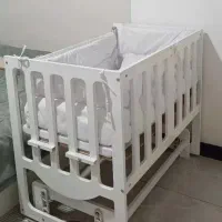 گهواره نوزاز کنار مادرمهربان