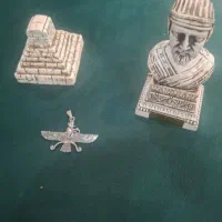 مجسمه و گردنبند از تاریخ ایران