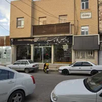 مغازه۲۵۰متری در بازاربهمراه یک طبقه مسکونی۲۰۰متری