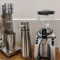 تعدادی وسایل کافه و آبمیوه گیری در حد نو و کارکرده