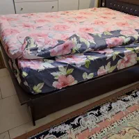 تخت دو نفره.چوب همراه با تشک طبی