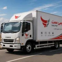 راننده با کامیون جهت پست